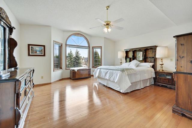 236 Evergreen Court Sw, House detached with 5 bedrooms, 3 bathrooms and 5 parking in Calgary AB | Image 23