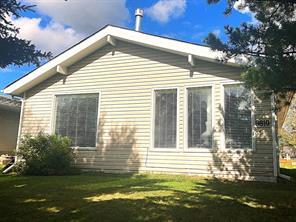 9810 100 Avenue, House detached with 4 bedrooms, 1 bathrooms and 3 parking in Lac la Biche County AB | Image 6