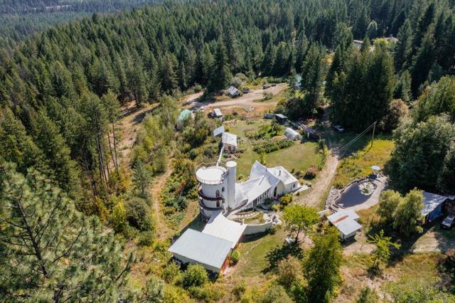 1450 Stewart Creek Road, House detached with 3 bedrooms, 5 bathrooms and null parking in Kootenay Boundary C BC | Image 4