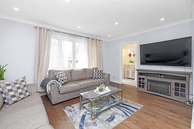 42 Ionview Rd, House detached with 3 bedrooms, 3 bathrooms and 4 parking in Toronto ON | Image 3