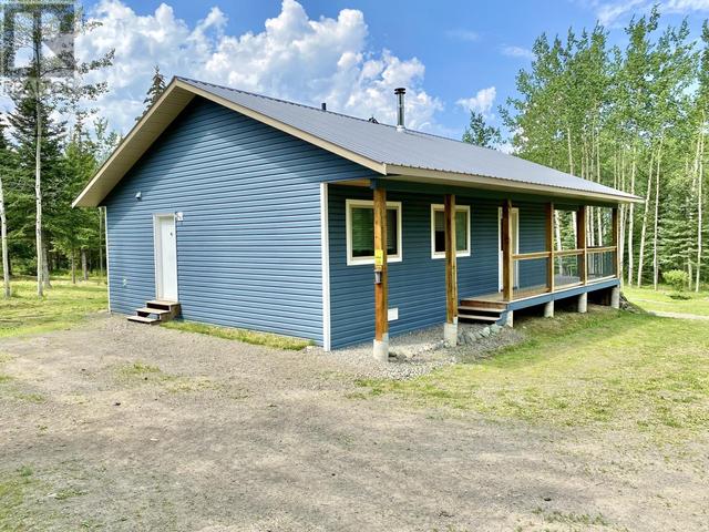 7607 Farquharson Road, House detached with 2 bedrooms, 1 bathrooms and null parking in Cariboo L BC | Image 25