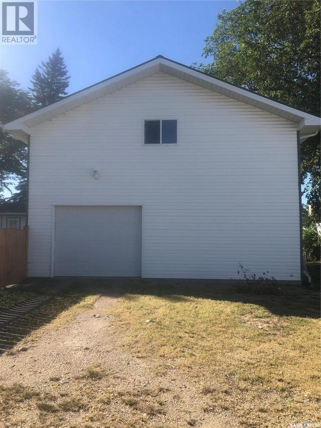 615 Carleton Street, House detached with 2 bedrooms, 2 bathrooms and null parking in Moosomin SK | Image 24