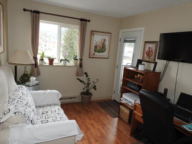 b304 - 40120 Willow Crescent, Condo with 2 bedrooms, 1 bathrooms and 1 parking in Squamish BC | Image 7