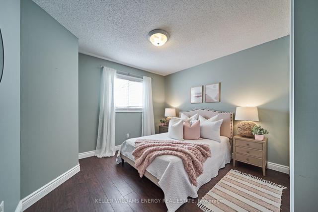 140 Wade Sq, House attached with 3 bedrooms, 3 bathrooms and 3 parking in Clarington ON | Image 16