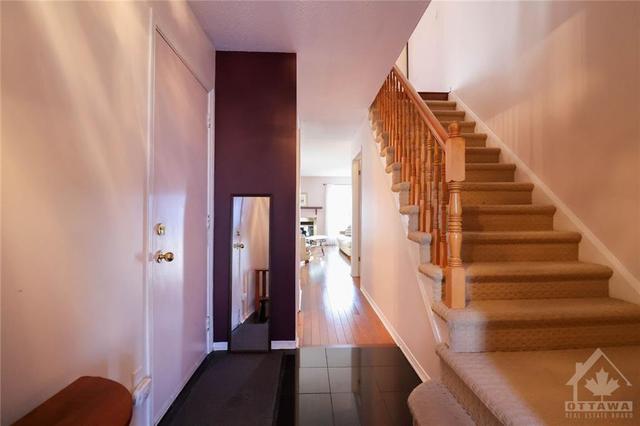 80 Newport Crescent, Townhouse with 3 bedrooms, 2 bathrooms and 3 parking in Ottawa ON | Image 5