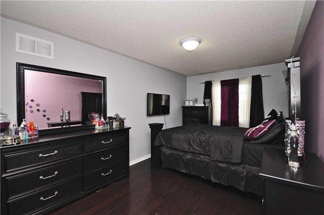 982 Delgado Dr, House attached with 3 bedrooms, 4 bathrooms and 4 parking in Mississauga ON | Image 16