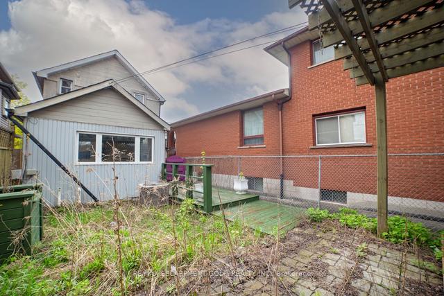 381 Herkimer St, House detached with 2 bedrooms, 1 bathrooms and 0 parking in Hamilton ON | Image 4