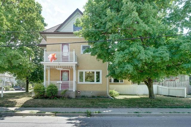 318 Queen St W, House detached with 4 bedrooms, 2 bathrooms and 6 parking in Cambridge ON | Image 12