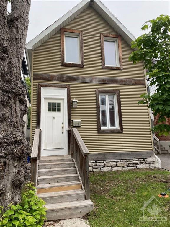 521 Chapel Street, House detached with 5 bedrooms, 2 bathrooms and 2 parking in Ottawa ON | Image 1