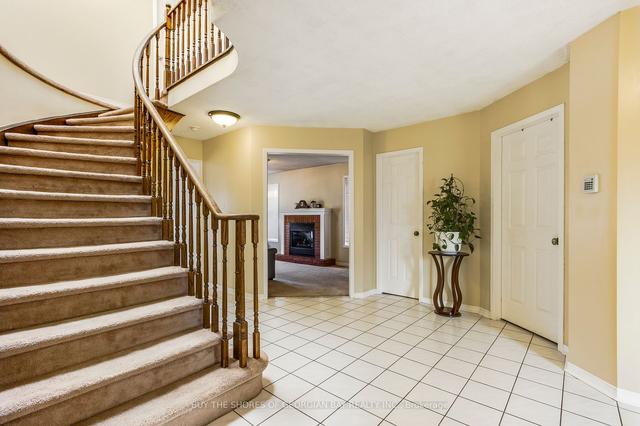 57 Morton Cres, House detached with 4 bedrooms, 3 bathrooms and 4 parking in Barrie ON | Image 2