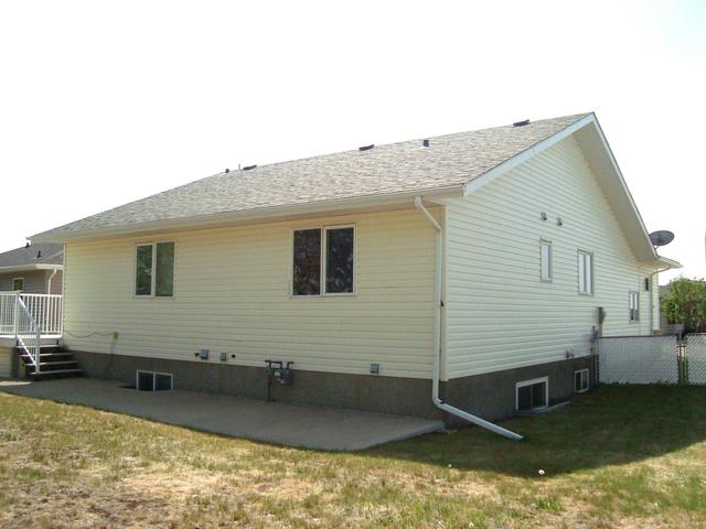 415 Regal Crescent, House detached with 3 bedrooms, 3 bathrooms and 3 parking in Trochu AB | Image 6