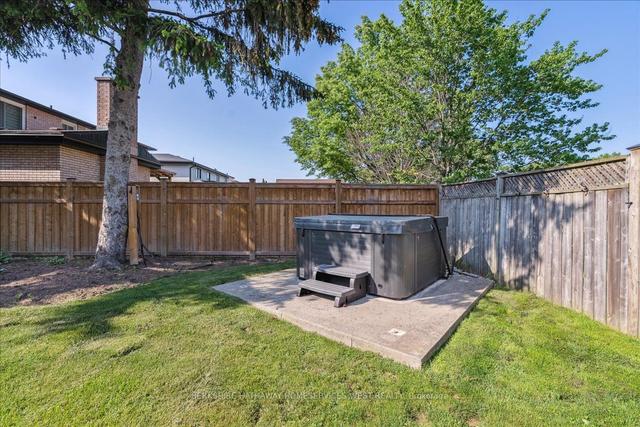 10 Farmingdale Cres, House detached with 4 bedrooms, 4 bathrooms and 4 parking in Hamilton ON | Image 17
