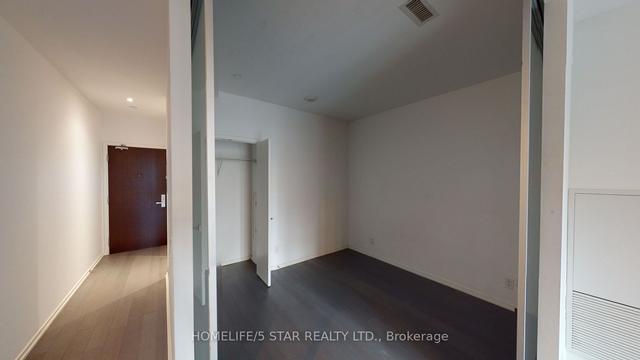 912 - 70 Temperance St, Condo with 1 bedrooms, 1 bathrooms and 0 parking in Toronto ON | Image 5