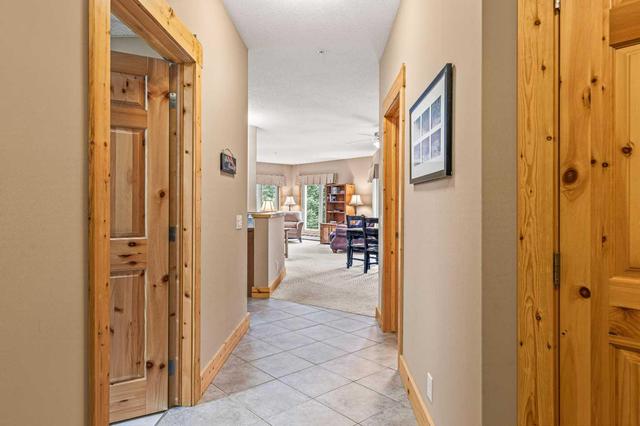 215 - 175 Crossbow Place, Condo with 2 bedrooms, 2 bathrooms and 1 parking in Canmore AB | Image 2