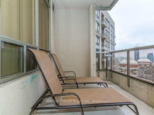 2903 - 3880 Duke Of York Blvd, Condo with 2 bedrooms, 2 bathrooms and 1 parking in Mississauga ON | Image 7