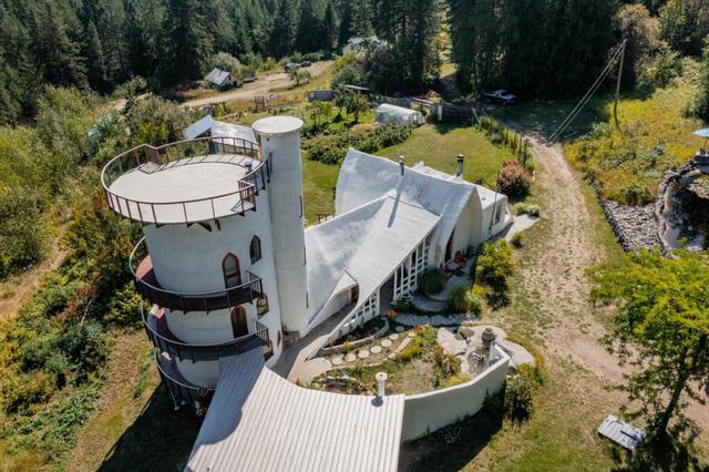 1450 Stewart Creek Road, House detached with 3 bedrooms, 5 bathrooms and null parking in Kootenay Boundary C BC | Image 2