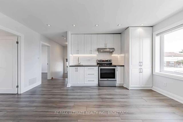 upper - 198 Cornelius Pkwy, House detached with 2 bedrooms, 1 bathrooms and 1 parking in Toronto ON | Image 2