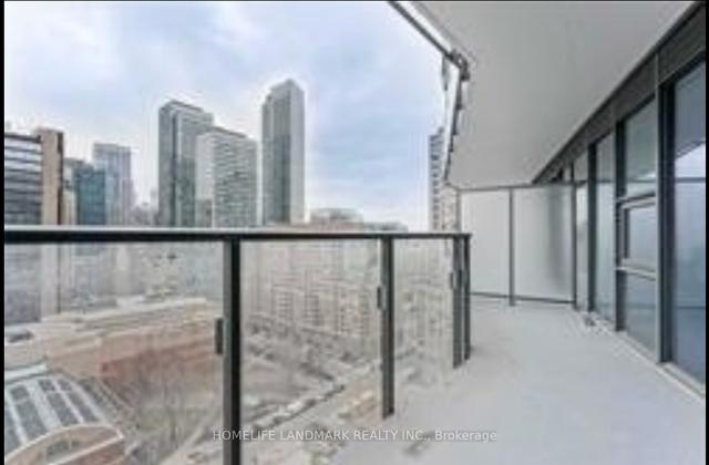 5404 - 11 Wellesley St W, Condo with 1 bedrooms, 1 bathrooms and 0 parking in Toronto ON | Image 2