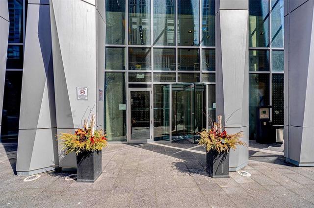 2309 - 1 Yorkville Ave, Condo with 1 bedrooms, 1 bathrooms and 0 parking in Toronto ON | Image 1