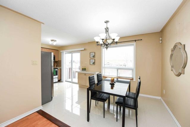 20 Saddletree Tr, House detached with 2 bedrooms, 1 bathrooms and 5 parking in Brampton ON | Image 2