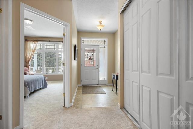 335 Breckenridge Crescent E, Townhouse with 2 bedrooms, 2 bathrooms and 2 parking in Ottawa ON | Image 6