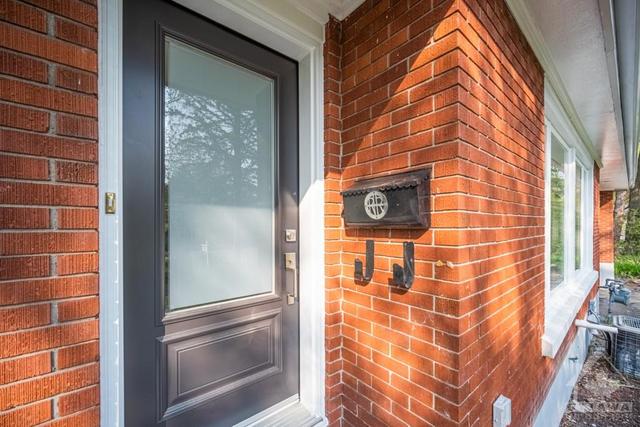 17 Rothwell Drive, House detached with 4 bedrooms, 3 bathrooms and 8 parking in Ottawa ON | Image 2