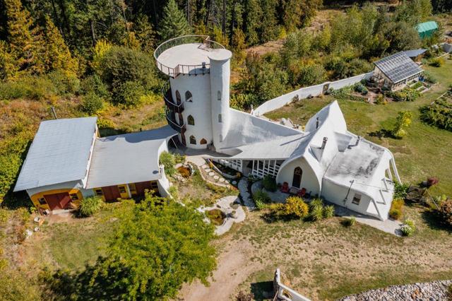 1450 Stewart Creek Road, House detached with 3 bedrooms, 5 bathrooms and null parking in Kootenay Boundary C BC | Image 10