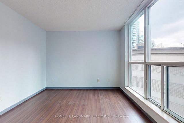 612 - 8 York St, Condo with 2 bedrooms, 2 bathrooms and 1 parking in Toronto ON | Image 4