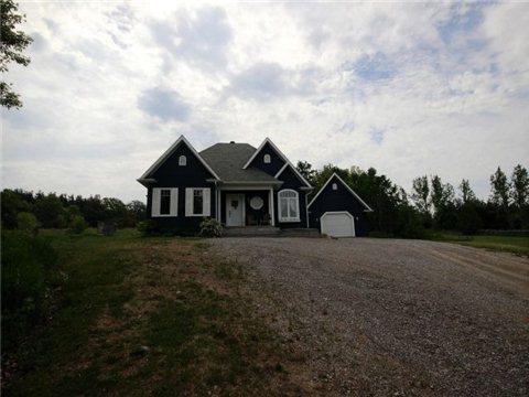 9815 Corkery Rd, House detached with 2 bedrooms, 2 bathrooms and 8 parking in Hamilton TP ON | Image 3
