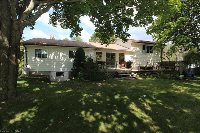 7467 Clarke Drive, House detached with 3 bedrooms, 1 bathrooms and 9 parking in Lambton Shores ON | Image 20