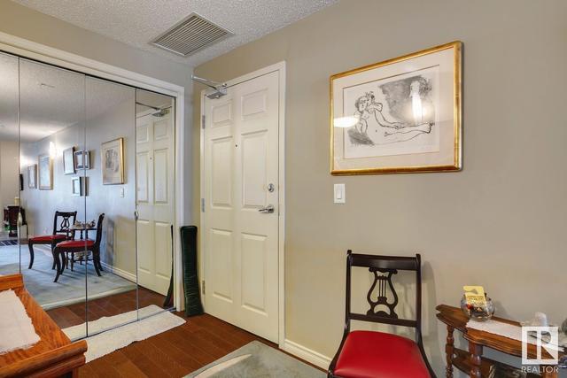 808 - 10303 111 St Nw, Condo with 1 bedrooms, 2 bathrooms and 1 parking in Edmonton AB | Image 4