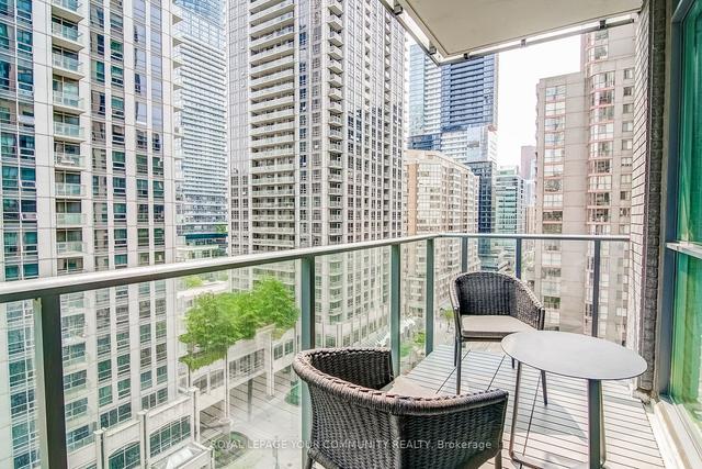 1006 - 770 Bay St, Condo with 2 bedrooms, 2 bathrooms and 1 parking in Toronto ON | Image 18