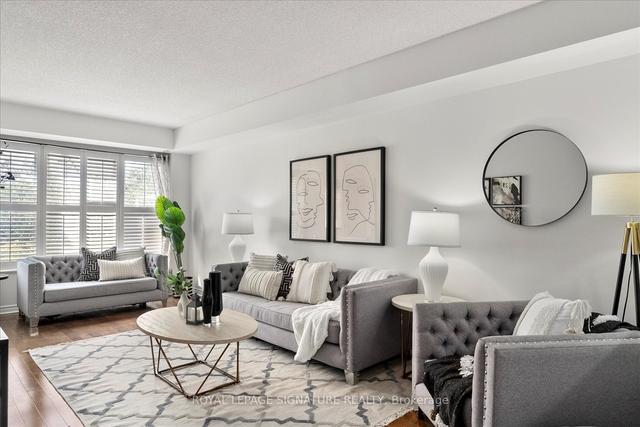 th17 - 117 Omni Dr, Townhouse with 3 bedrooms, 2 bathrooms and 2 parking in Toronto ON | Image 2