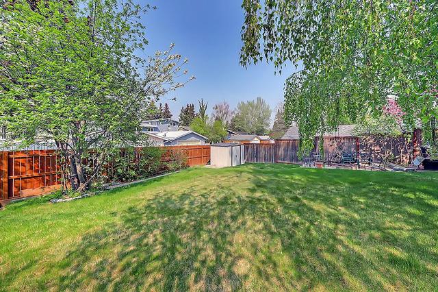 83 Brazeau Crescent Sw, House detached with 4 bedrooms, 1 bathrooms and 2 parking in Calgary AB | Image 28