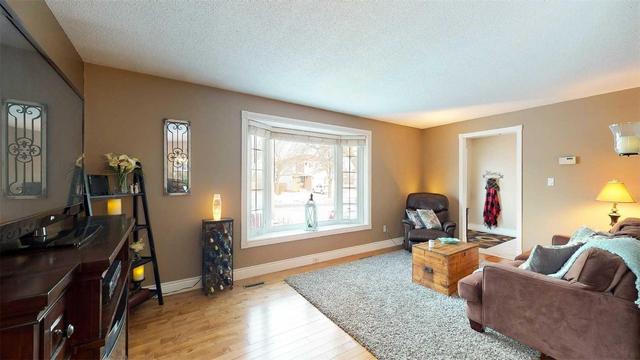 102 Bythia St, House detached with 3 bedrooms, 2 bathrooms and 9 parking in Orangeville ON | Image 2