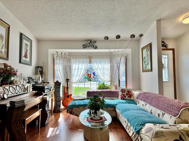 10201 83 Street, House detached with 4 bedrooms, 3 bathrooms and 4 parking in Peace River AB | Image 7