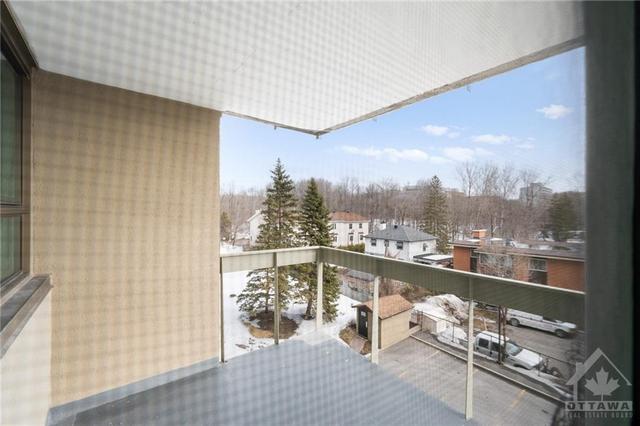 410 - 555 Brittany Drive, Condo with 2 bedrooms, 2 bathrooms and 1 parking in Ottawa ON | Image 13
