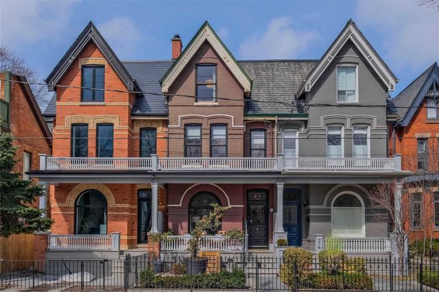 276 Carlton St, House attached with 4 bedrooms, 3 bathrooms and 1 parking in Toronto ON | Image 1