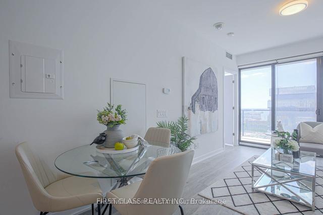 2004 - 55 Ontario St, Condo with 2 bedrooms, 1 bathrooms and 1 parking in Toronto ON | Image 8