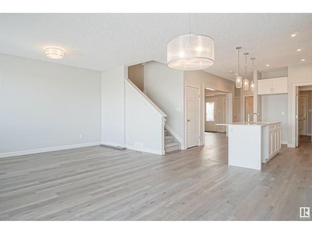 18147 70 St Nw, House detached with 3 bedrooms, 2 bathrooms and null parking in Edmonton AB | Image 3