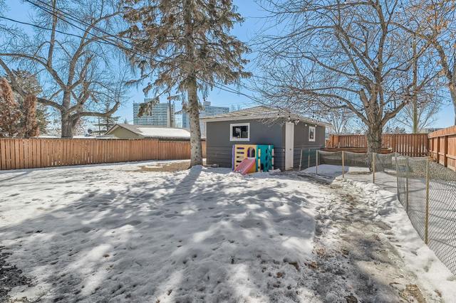 7 Manor Road Sw, House detached with 4 bedrooms, 2 bathrooms and 3 parking in Calgary AB | Image 31