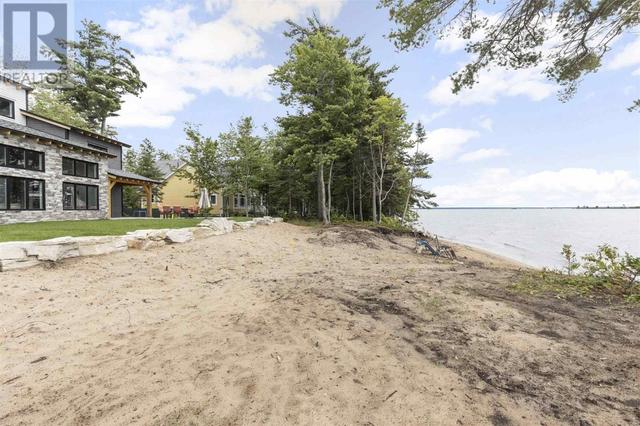 741 Sunnyside Beach Rd, House detached with 4 bedrooms, 3 bathrooms and null parking in Sault Ste. Marie ON | Image 3