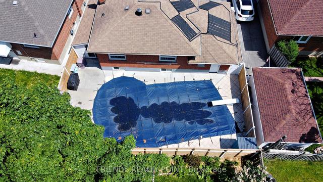 42 Jeffton Cres, House detached with 3 bedrooms, 3 bathrooms and 4 parking in Toronto ON | Image 31