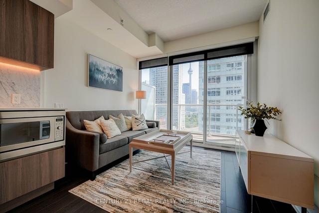 1210 - 19 Bathurst St, Condo with 1 bedrooms, 1 bathrooms and 0 parking in Toronto ON | Image 3