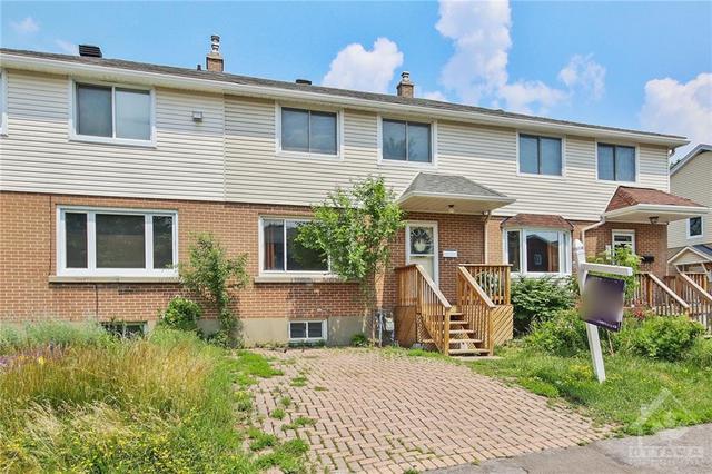 515 Prince Albert Street, Townhouse with 3 bedrooms, 1 bathrooms and 2 parking in Ottawa ON | Image 2
