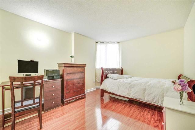 809 - 15 Sewells Rd, Condo with 2 bedrooms, 1 bathrooms and 1 parking in Toronto ON | Image 10