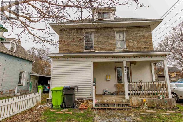 218 St. James St, House detached with 3 bedrooms, 2 bathrooms and null parking in Sault Ste. Marie ON | Image 2