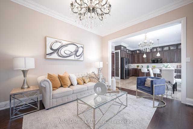 18 Lucio Ave, House detached with 5 bedrooms, 6 bathrooms and 4 parking in Markham ON | Image 3