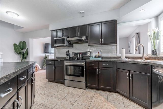 24 - 20 Shackleton Drive, House attached with 3 bedrooms, 2 bathrooms and 2 parking in Guelph ON | Image 6