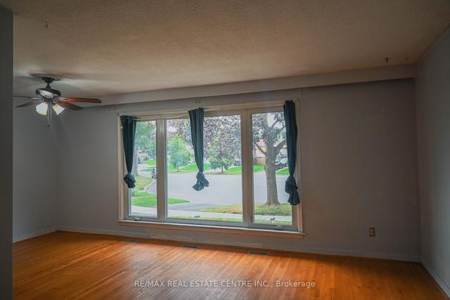 14 Biltmore Crt, House detached with 3 bedrooms, 2 bathrooms and 3 parking in Toronto ON | Image 9